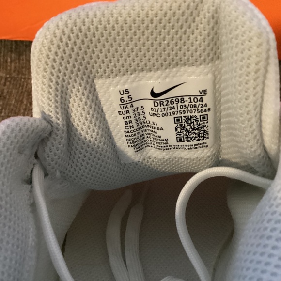 Nike Women’s Run Swift 3 Running Sneakers, size 6.5 - Picture 8 of 11